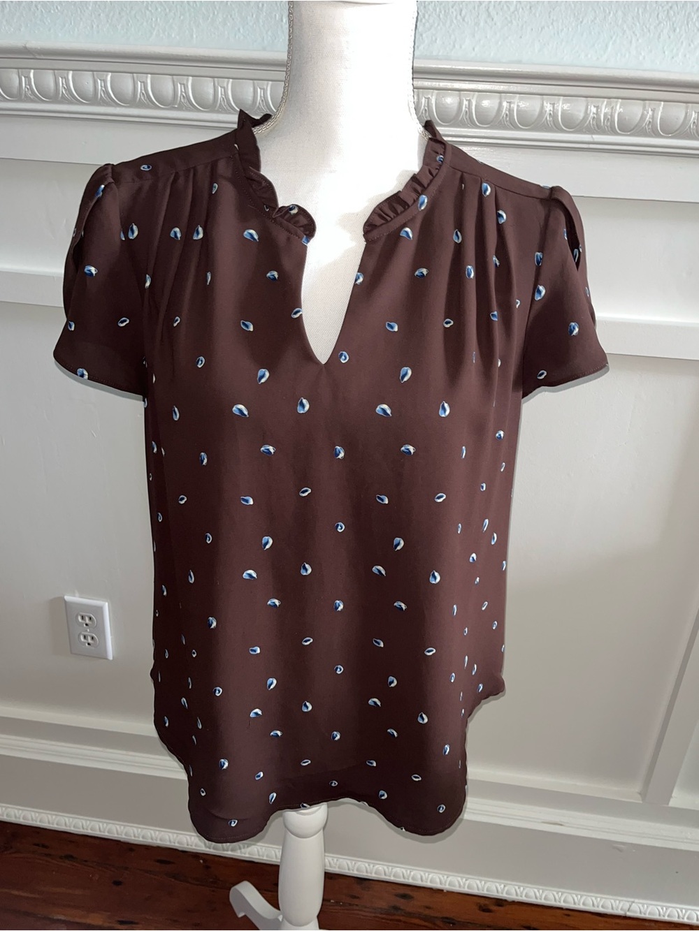 41 Hawthorn Brown Short-Sleeve V-Neck Blouse with Blue Dot Print